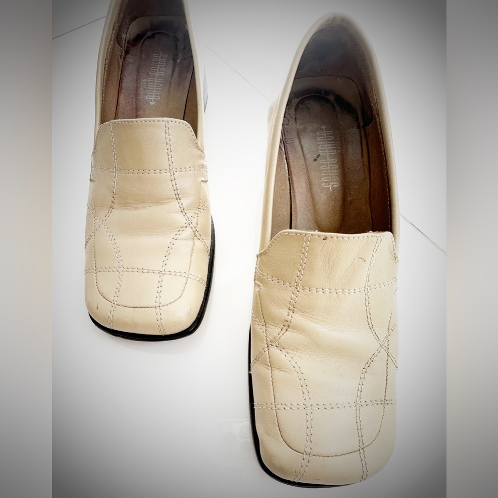 Beautiful shoes. Great for office use.